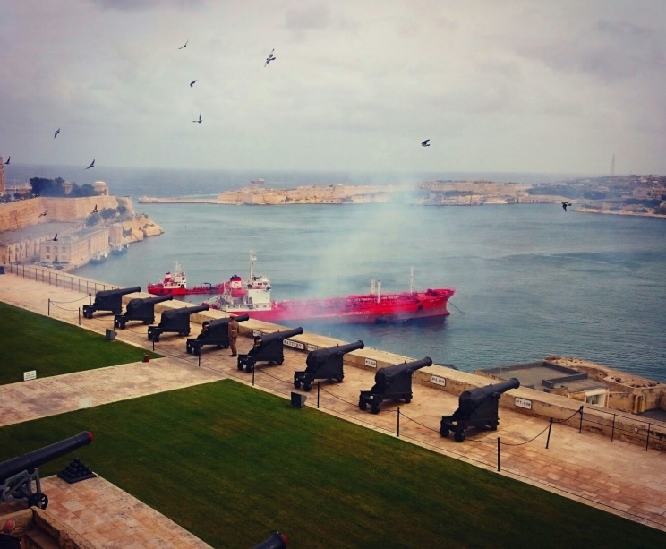 Cannon fired at noon in Upper Barrakka Gardens